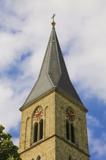 St. Martinus, catholic church, place of worship, sacral building, church tower, clock, cross,