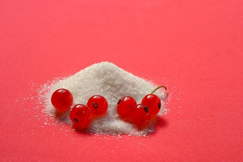 Redcurrants and piles of sugar