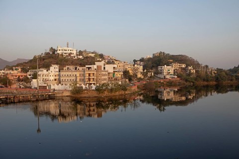 Udaipur and the Swaroop Sagar Lake in the morning light, Rajasthan, India