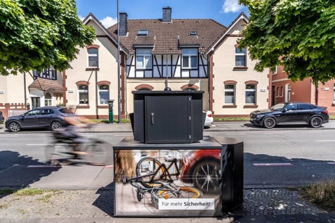 Semi-stationary speed camera in Nobelstraße, in the Wiesdorf district of Leverkusen, Bayer AG's