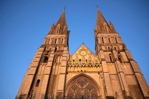 West facade, Cathedral Cathédrale Notre-Dame de Bayeux, evening light, Bayeux, Normandy, Calvados,