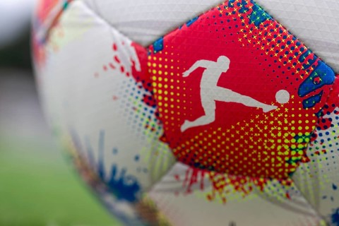 Close-up of the 2025/26 Bundesliga match ball (symbolic image)