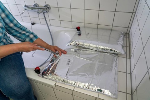 Filling a 10 litre water bag, for storing drinking water at home, as an emergency reserve in the