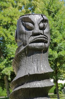 Sculpture Der Verdrehte von Kunsttäter 2009, black, wood sculpture, modern art, twisted, twisting,