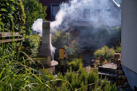 Smoke nuisance, nuisance to neighbours due to smoke, charcoal barbecue, barbecue in the garden,
