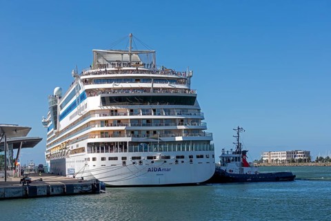 Cruise ship AIDA nova is pushed against the quay wall by tugboats, Warnow, Warnemünde, Rostock,