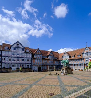 Town market, market square with town hall and monument to Duke August the Younger, Wolfenbüttel,