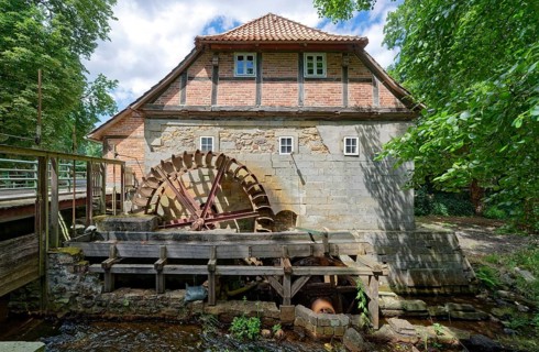 The Laderholz watermill, a technical monument, is located on the watercourse of the Alpe on the