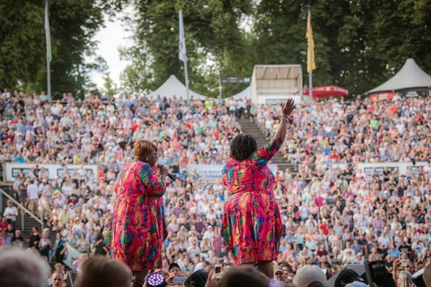Dynelle Rhodes (Armstead) and Dorrey Lyles, singers of the Weather Girls at the Berlin Rundfunk 91