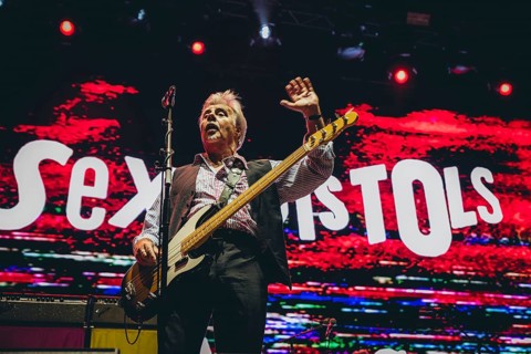 Glen Matlock, bassist of the Sex Pistols ft. Frank Carter live at the Berlin Zitadelle Spandau on