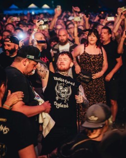 Frank Carter, singer of the Sex Pistols ft. Frank Carter sings live in the audience at the