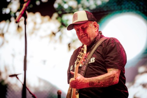 Steve Jones, guitarist of the Sex Pistols ft. Frank Carter live at the Berlin Zitadelle Spandau on