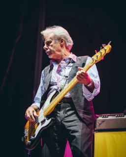 Glen Matlock, bassist of the Sex Pistols ft. Frank Carter live at the Berlin Zitadelle Spandau on