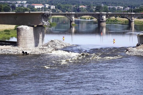 Demolition of the partially collapsed Carola Bridge, condition on 21 June 2025, Dresden, Saxony,