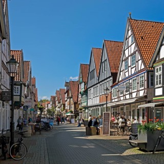 Lively pedestrian zone in the old town with many half-timbered houses, Celle, Lower Saxony, Germany