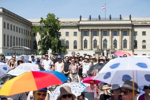 Visitors at the Staatsoper für alle, a free open-air concert with conductor Christian Thielemann