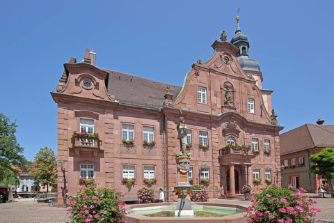 Baroque town hall built in 1738 with market fountain, St George's Fountain, St George, sculpture,