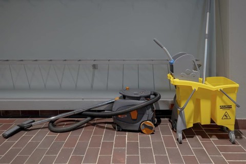 Hoover and mobile cleaning bucket