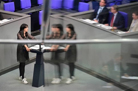 Rasha Nasr (SPD) speaks on the agenda item MIndeslohnegesetz at the eleventh session of the