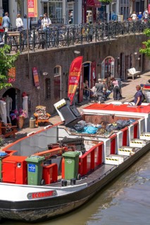 The historic centre of Utrecht, Oudegracht, around 2 km long with many old houses, the rubbish