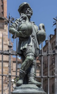 Goose-man fountain, created by the ore caster Pankraz Labenwolf around 1550, Rathausplatz,