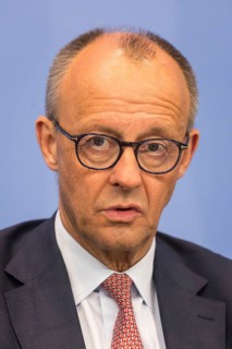 Federal Chancellor Merz (CDU, Federal Chancellor) during a press conference after the consultation