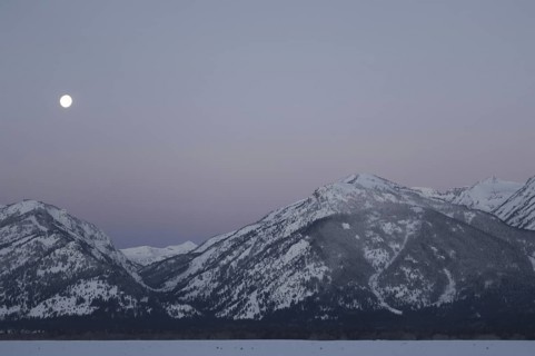 Moonset... Rocky Mountains (Wyoming, USA), full moon in ice-cold night over the Grand Teton Range