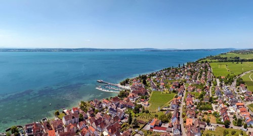 Luftbild, Panorama von der Bodenseegemeinde Hagnau, Winzerdorf und beliebter Ferienort am Bodensee,