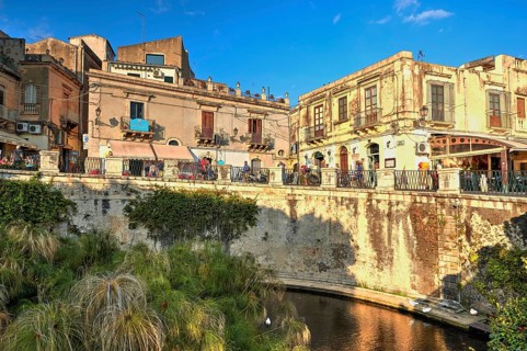 HDR, Largo Aretusa, Fonte Aretusa, Bridge over a pond with lush vegetation and historic buildings