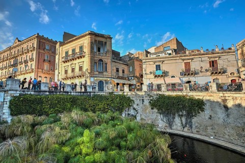HDR, Largo Aretusa, Fonte Aretusa, Street scene with old buildings, people and vegetation under