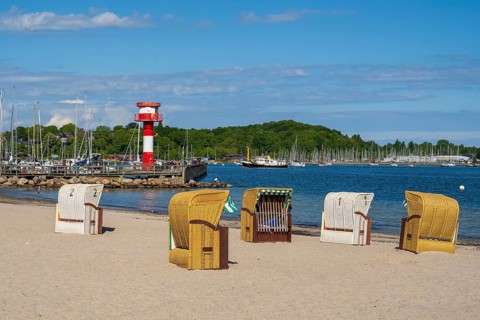 Lecuhtturm at the town harbour, beach chairs, sandy beach, spa beach, Eckernförde, Baltic Sea,