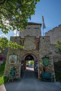 Castle gate of Lengenfeld Castle, dating from the 12th century, Burglengenfeld, Upper Palatinate,
