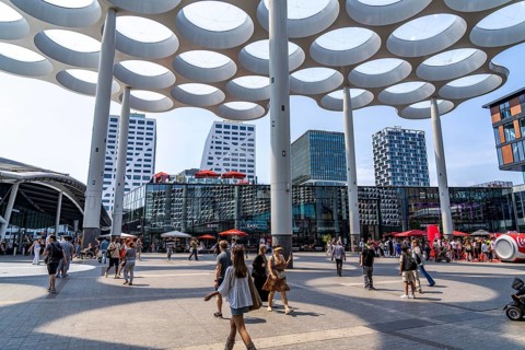 Utrecht Centraal station, station forecourt at Hoog Catharijne shopping centre and station