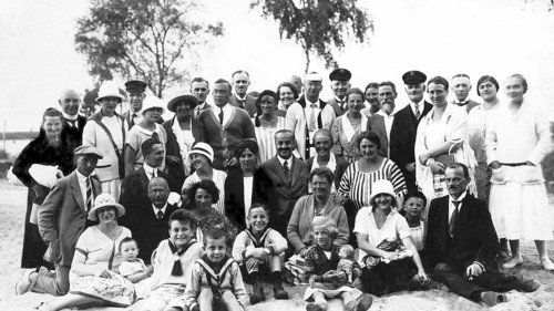 Group on the beach, Baltic Sea, 1930s, Large family on the beach posing for a photo, in summer