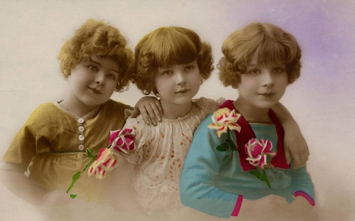 Three girls, 1920s, Three girls smiling in pastel-coloured, nostalgic shot, Historical photo