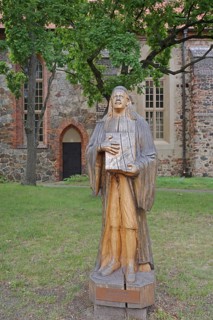 Monument from 1911 to hymn poet Paul Gerhardt and book with songbook and inscription to the hymn :