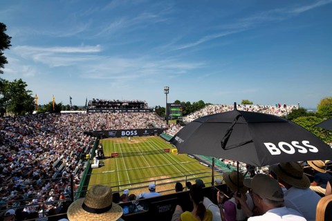 Overview, long shot, spectators, visitors, centre court, sky, blue, sold out, parasol, logo,