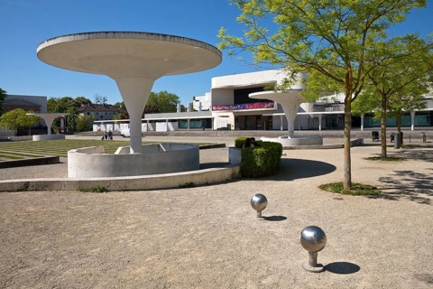 Georg-Büchner-Platz with white concrete mushrooms and the State Theatre, public square, Darmstadt,