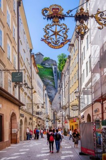 Getreidegasse in the historic city centre, Salzburg, Salzachtal, Land Salzburg, Austria