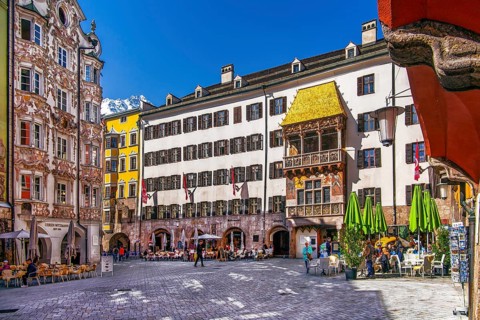 Herzog-Friedrich-Strasse in the historic city centre with the Golden Roof, Innsbruck, Inntal,
