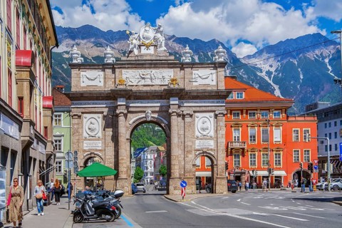 Triumphal Gate on Maria-Theresien-Strasse, Innsbruck, Inntal Valley, Tyrolean Alps, Tyrol, Austria
