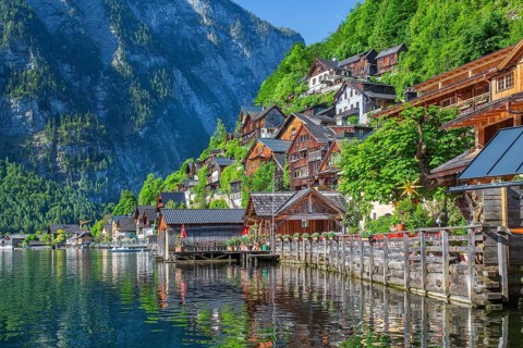 Houses on the steep bank above the lake, Hallstatt, Lake Hallstatt, UNESCO World Heritage Site,