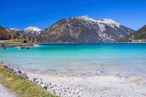 Lakeshore with bright water colours, municipality of Eben, Achensee, Tyrolean Alps, Tyrol, Austria