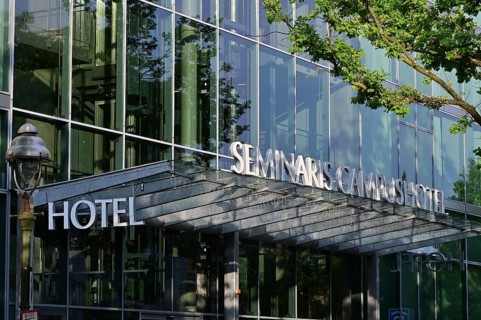 The Seminaris Campus Hotel is located between university, cultural and scientific institutions on