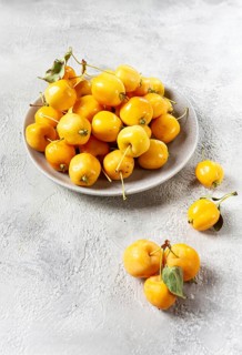 Yellow small apples, Chinese variety, on a gray plate, top view, no people