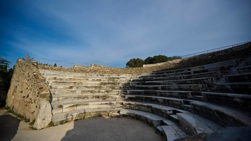 ©Udo Rein, Old amphitheatre with rows of stone seats under a clear sky, historical atmosphere,