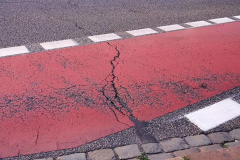Symbolic image of cycle path in need of renovation, Germany