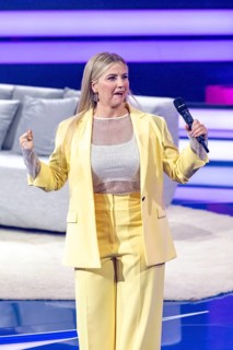 Beatrice Egli at the Beatrice Egli Show in Studio Berlin Adlershof on 08.04.2025. The broadcast