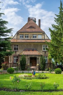 Die Villa Wolf wurde 1911 für den Ehrenbürger Karl Wolf und seine Frau Emilie erbaut. Das Anwesen