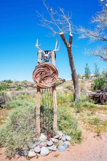 Native American totem pole on Route 163, Utah, USA